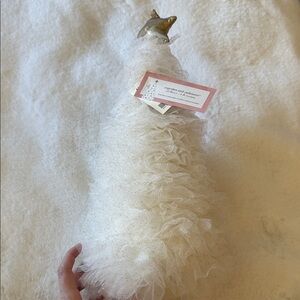 Cupcakes & Cashmere White and Gold Ruffled Tree Decor